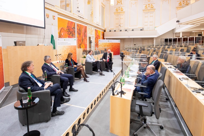 Am Podium von links: Direktor der Diplomatischen Akademie Wien, Emil Brix, Botschafter der Slowakei in Österreich, Peter Mišík, Moderation Journalistin Edit Inotai, Petr Drulák, Institute of International Relations Praguem, Oberbürgermeister der Stadt Wrocław a.D., Rafał Dutkiewicz