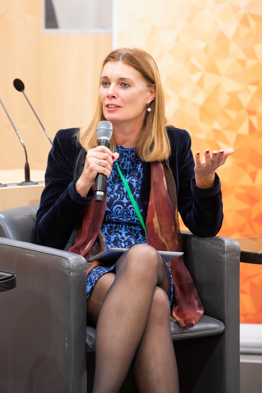 Moderation Journalistin Edit Inotai