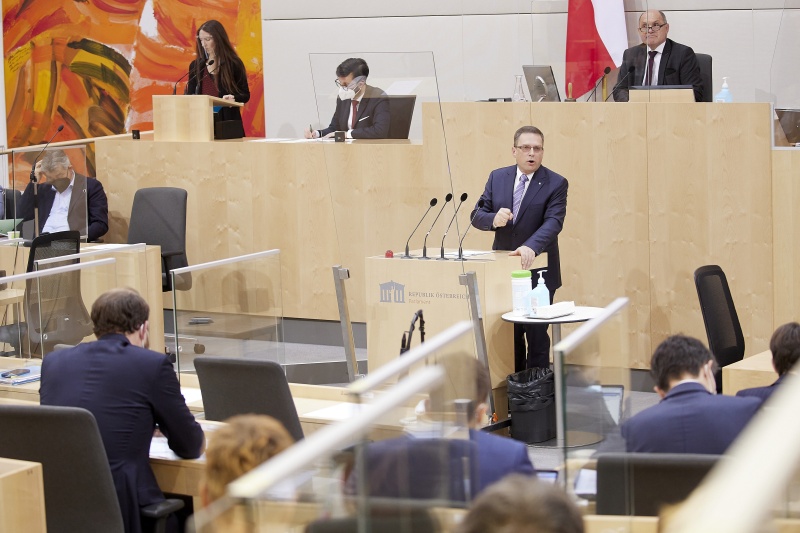 Am Rednerpult Klubobmann August Wöginger (ÖVP)