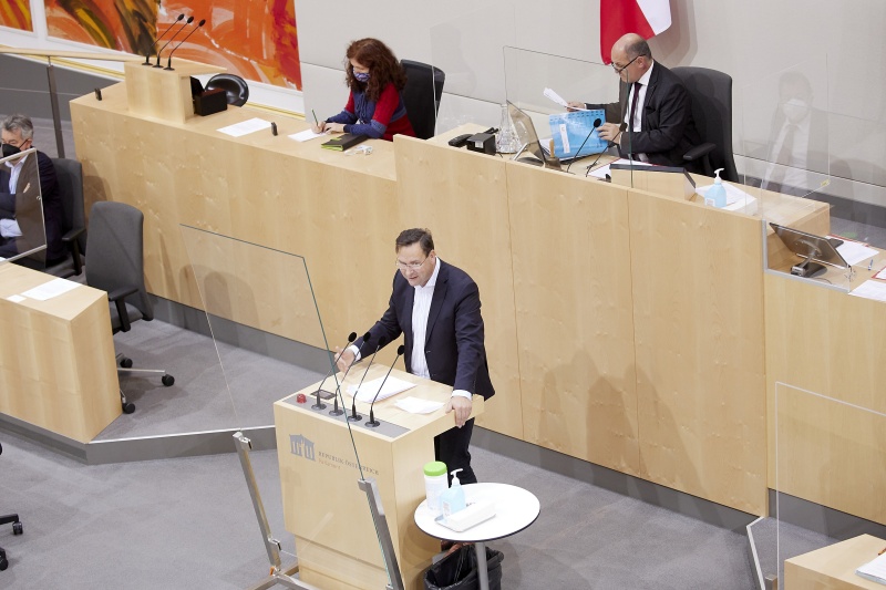 Am Rednerpult Nationalratsabgeordneter Hermann Brückl (FPÖ)