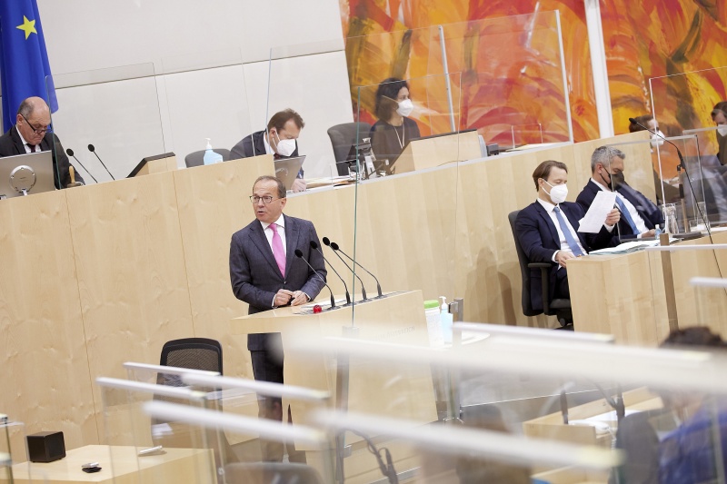 Am Rednerpult Nationalratsabgeordneter Peter Haubner (ÖVP)