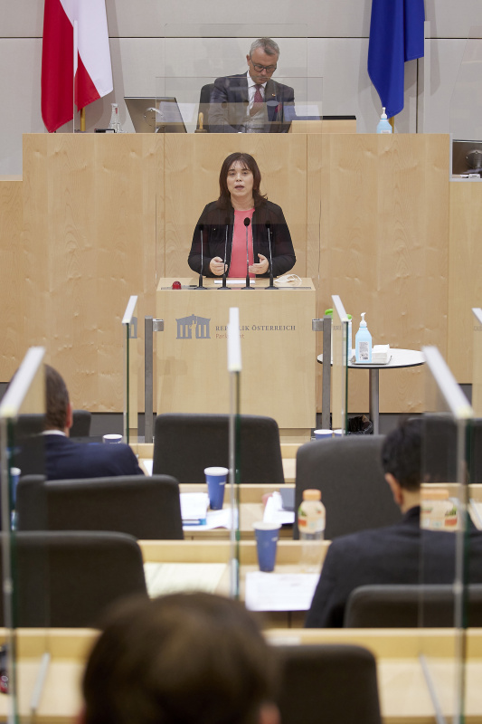 Am Rednerpult Nationalratsabgeordnete Agnes Totter (ÖVP)