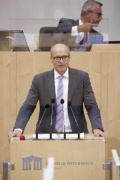 Am Rednerpult Nationalratsabgeordneter Harald Stefan (FPÖ)
