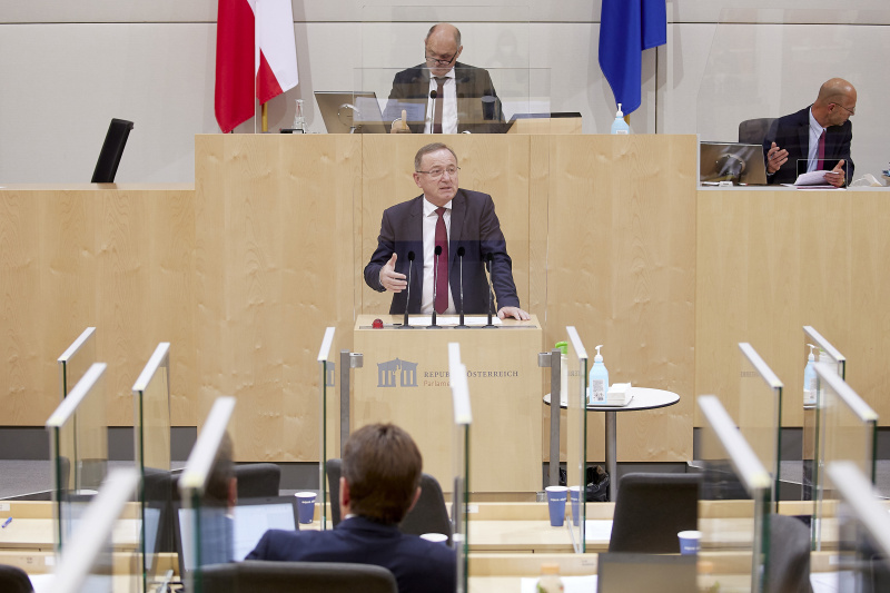 Am Rednerpult Nationalratsabgeordneter Johann Singer (ÖVP)