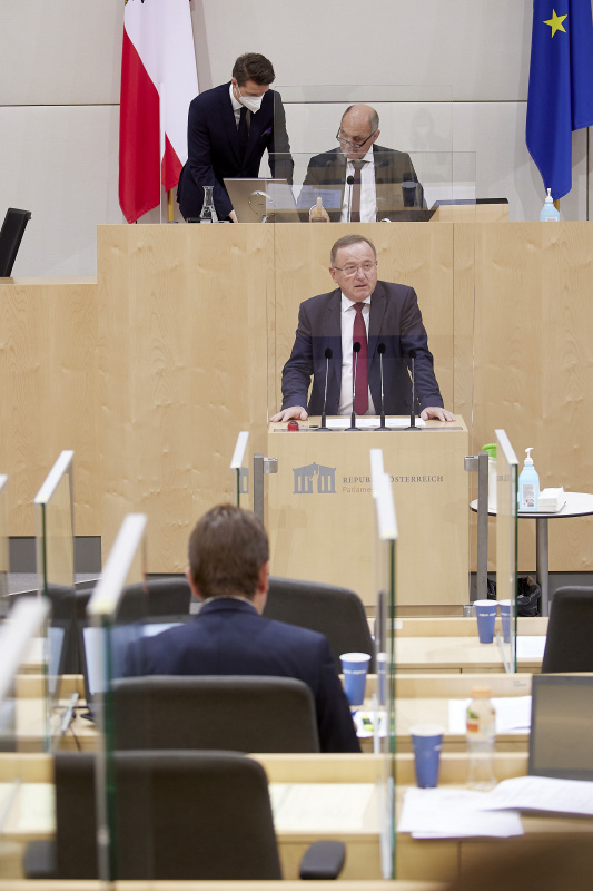 Am Rednerpult Nationalratsabgeordneter Johann Singer (ÖVP)