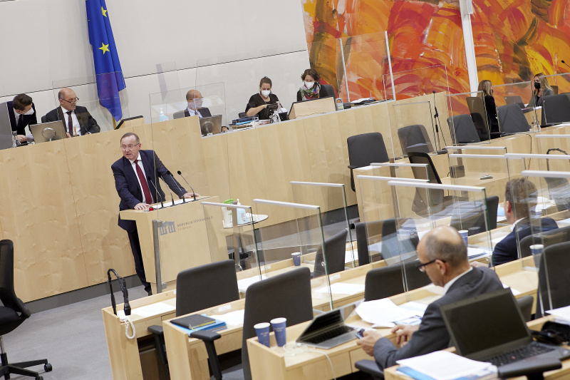 Am Rednerpult Nationalratsabgeordneter Johann Singer (ÖVP)