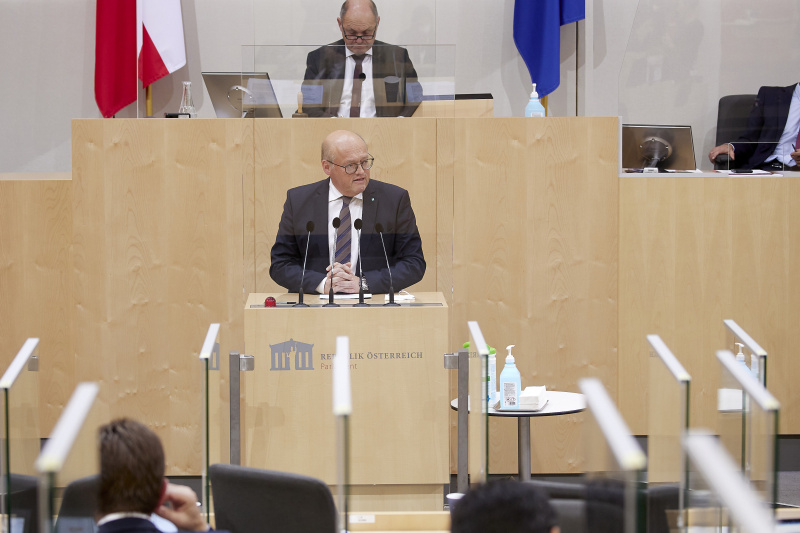 Am Rednerpult Nationalratsabgeordneter Laurenz Pöttinger (ÖVP)