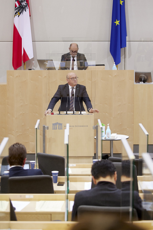 Am Rednerpult Nationalratsabgeordneter Laurenz Pöttinger (ÖVP)