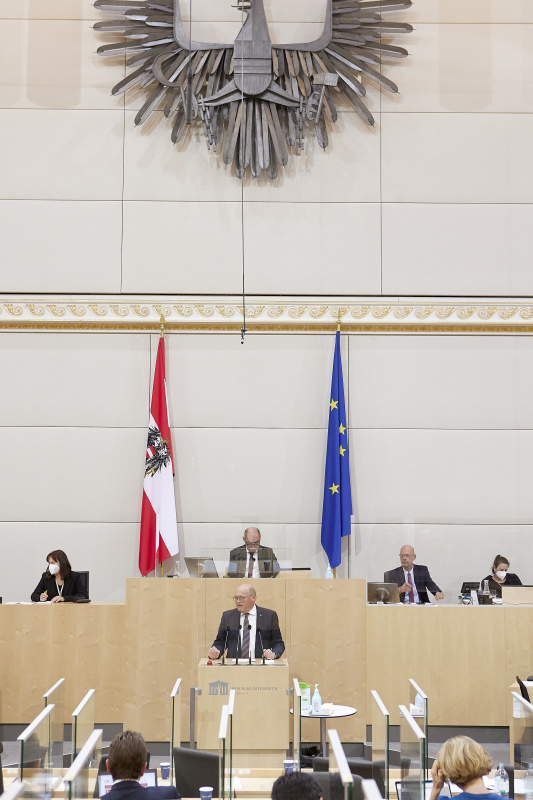 Am Rednerpult Nationalratsabgeordneter Laurenz Pöttinger (ÖVP)