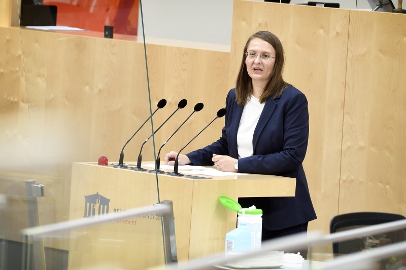 Nationalratsabgeordnete Katharina Werner (NEOS) am Wort