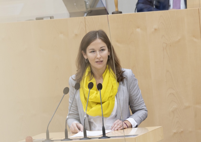 Nationalratsabgeordnete Claudia Plakolm (ÖVP) am Rednerpult