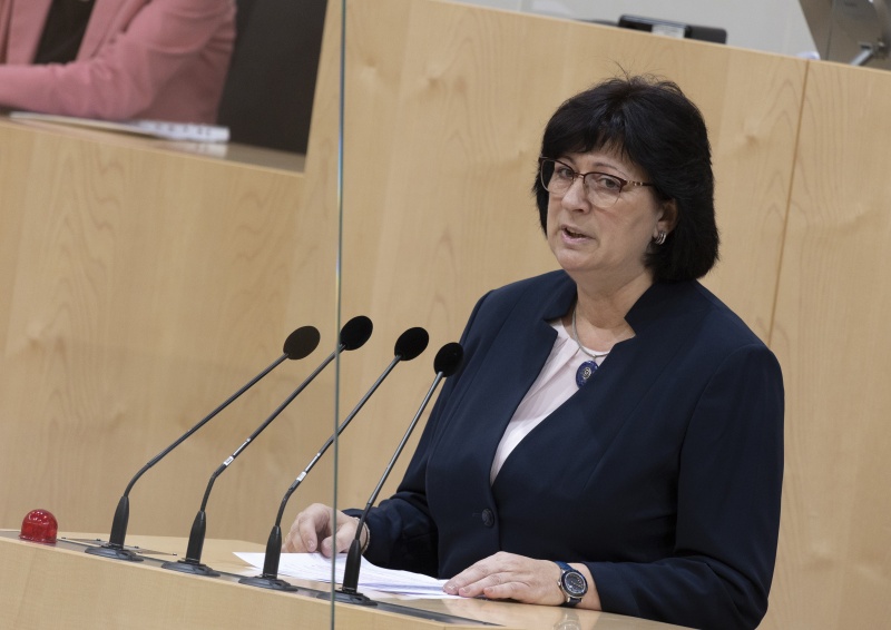 Nationalratsabgeordnete Rosa Ecker (FPÖ) am Rednerpult