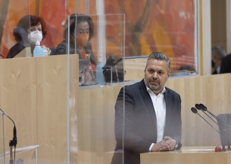 Nationalratsabgeordneter Alexander Melchior (ÖVP) am Rednerpult