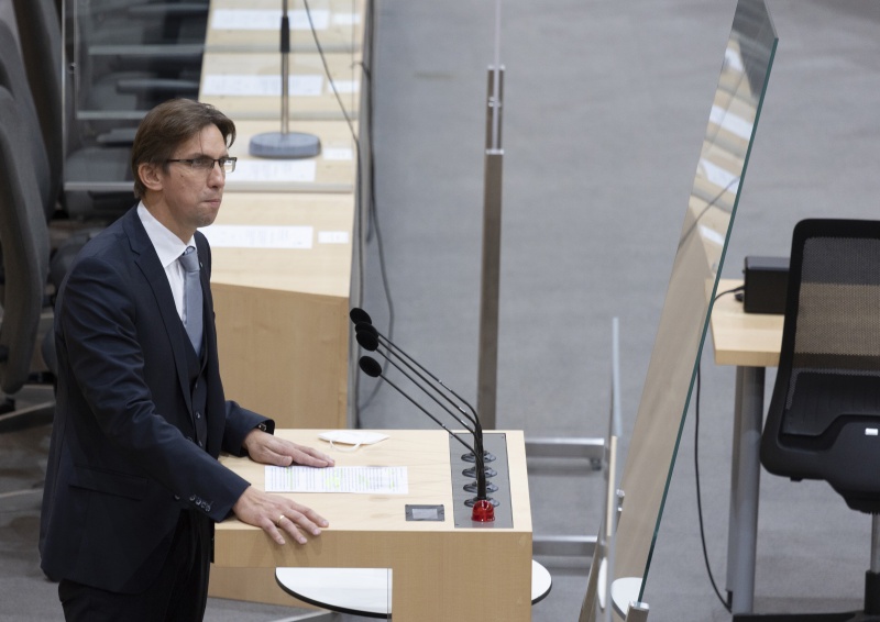Nationalratsabgeordneter Joachim Schnabel (ÖVP) am Rednerpult
