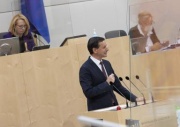Nationalratsabgeordneter Ernst Gödl (ÖVP) am Rednerpult.