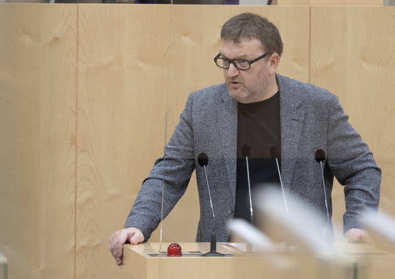 Nationalratsabgeordneter Markus Koza (GRÜNE) am Rednerpult