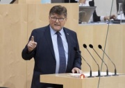 Nationalratsabgeordneter Rainer Wimmer (SPÖ) am Rednerpult