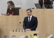 Nationalratsabgeordneter Peter Weidinger (ÖVP) am Rednerpult