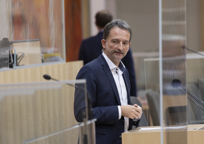 Nationalratsabgeordneter Hermann Weratschnig (GRÜNE) am Rednerpult