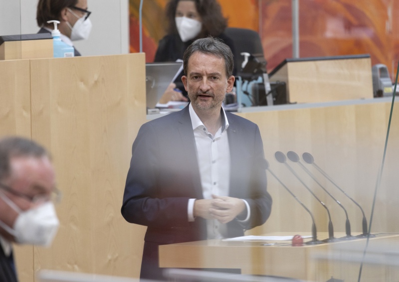 Nationalratsabgeordneter Hermann Weratschnig (GRÜNE) am Rednerpult