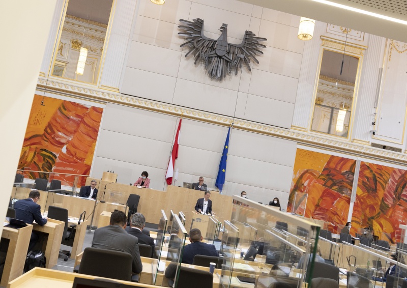 Nationalratsabgeordneter Hermann Weratschnig (GRÜNE), Dritter Nationalratspräsident Norbert Hofer (FPÖ) am Präsidium, auf der Regierungsbank  Staatssekretär für Umwelt Magnus Brunner