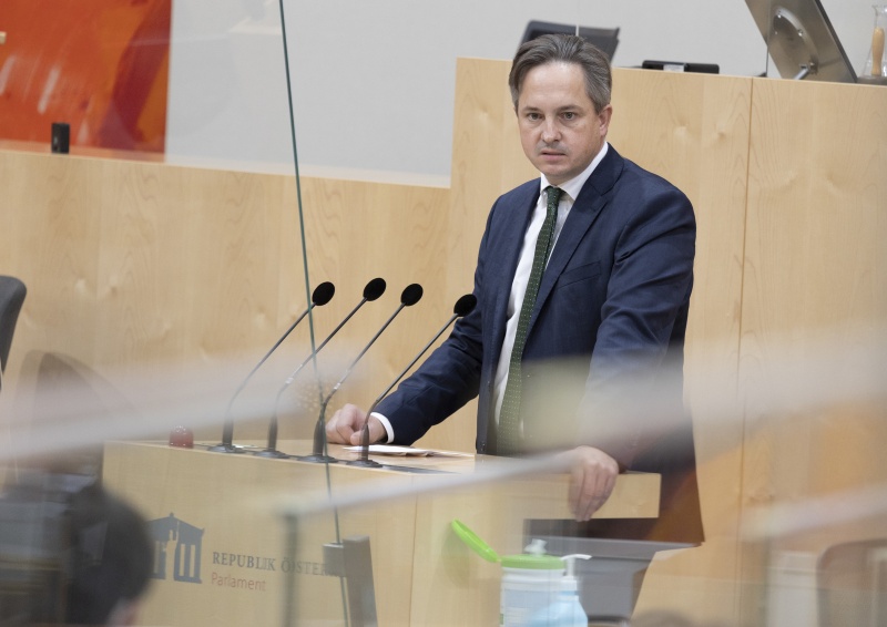 Nationalratsabgeordneter Johannes Schmuckenschlager (ÖVP) am Rednerpult