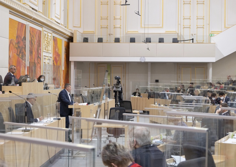 Nationalratsabgeordneter Peter Schmiedlechner (FPÖ) am Rednerpult