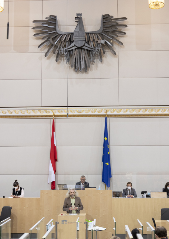 Nationalratsabgeordneter Martin Litschauer (GRÜNE) am Rednerpult
