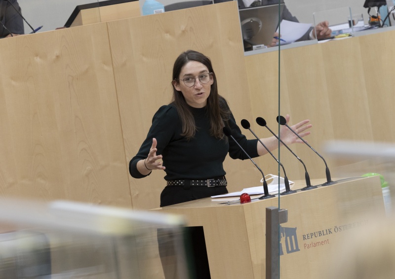 Nationalratsabgeordnete Julia Herr (SPÖ) am Rednerpult