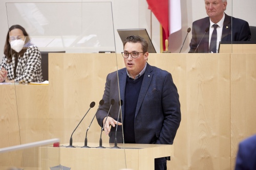 Am Rednerpult Vorsitzender der Bundesratsfraktion Christoph Steiner (FPÖ)