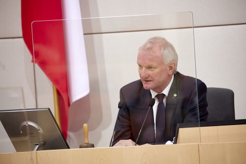 Vorsitz durch Vizepräsident des Bundesrates Günter Novak (SPÖ)
