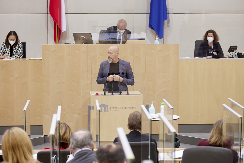 Am Rednerpult Vorsitzender der Bundesratsfraktion Marco Schreuder (GRÜNE)