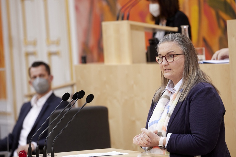 Am Rednerpult Bundesrätin Claudia Hauschildt-Buschberger (GRÜNE)