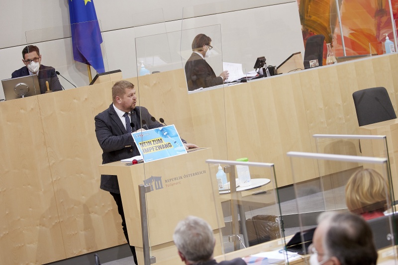 Am Rednerpult Bundesrat Andreas Arthur Spanring (FPÖ)