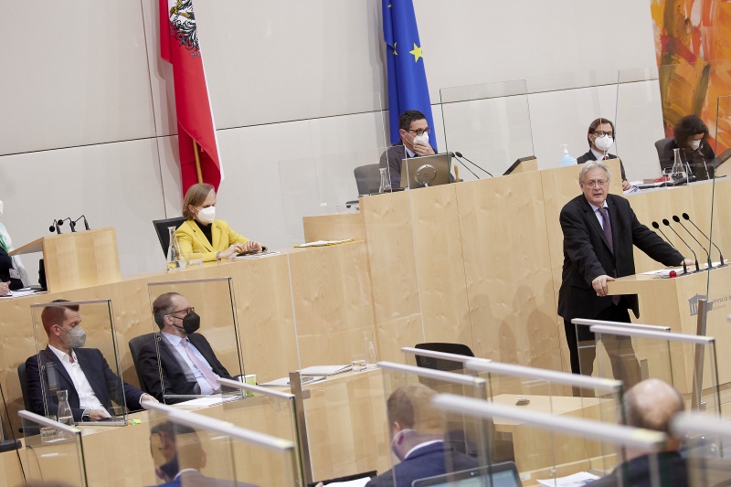 Am Rednerpult Nationalratsabgeordneter Stefan Schennach (SPÖ)
