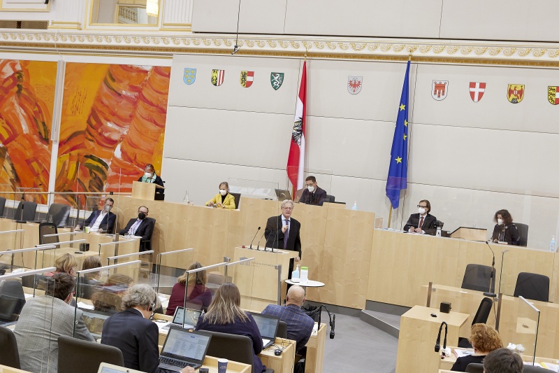 Am Rednerpult Nationalratsabgeordneter Stefan Schennach (SPÖ)