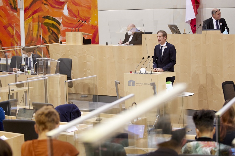 Am Rednerpult Nationalratsabgeordneter Kai Jan Krainer (SPÖ)