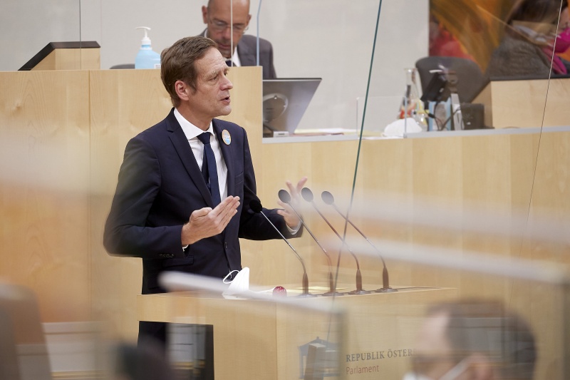 Am Rednerpult Nationalratsabgeordneter Kai Jan Krainer (SPÖ)