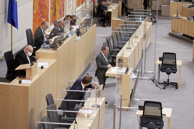 Am Rednerpult Nationalratsabgeordneter Peter Haubner (ÖVP)