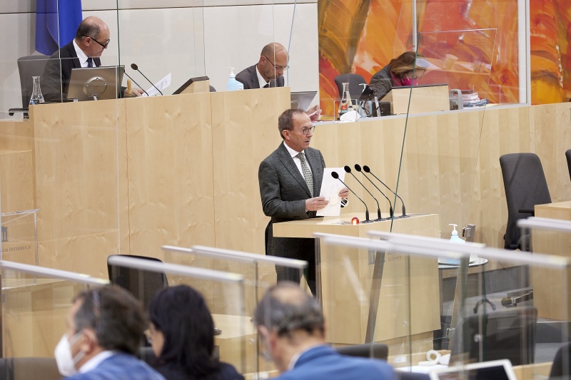 Am Rednerpult Nationalratsabgeordneter Peter Haubner (ÖVP)