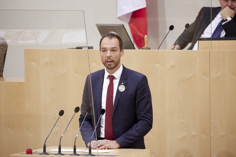 Am Rednerpult Nationalratsabgeordneter Klaus Lindinger (ÖVP)