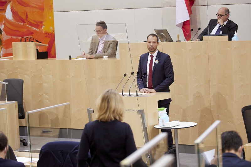 Am Rednerpult Nationalratsabgeordneter Klaus Lindinger (ÖVP)