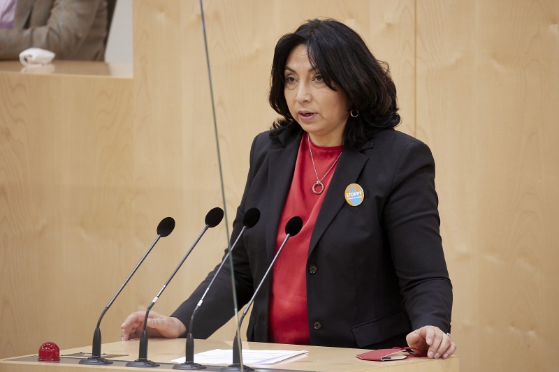 Am Rednerpult Nationalratsabgeordnete Selma Yildirim (SPÖ)