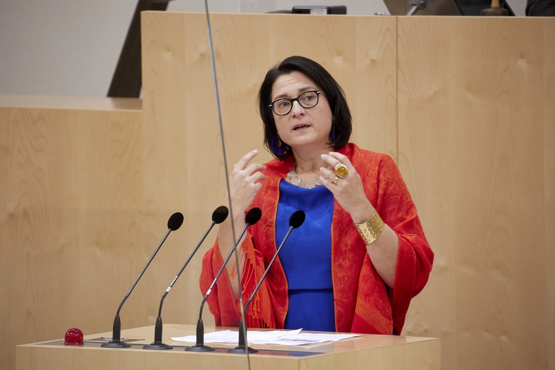 Am Rednerpult Nationalratsabgeordnete Gudrun Kugler (ÖVP)