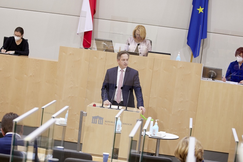 Am Rednerpult Nationalratsabgeordneter Johannes Schmuckenschlager (ÖVP)