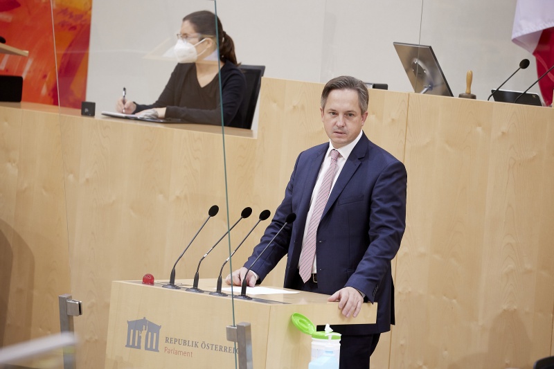 Am Rednerpult Nationalratsabgeordneter Johannes Schmuckenschlager (ÖVP)