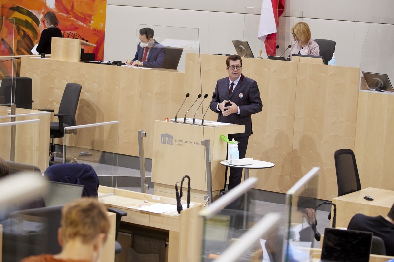 Am Rednerpult Nationalratsabgeordneter Robert Laimer (SPÖ)