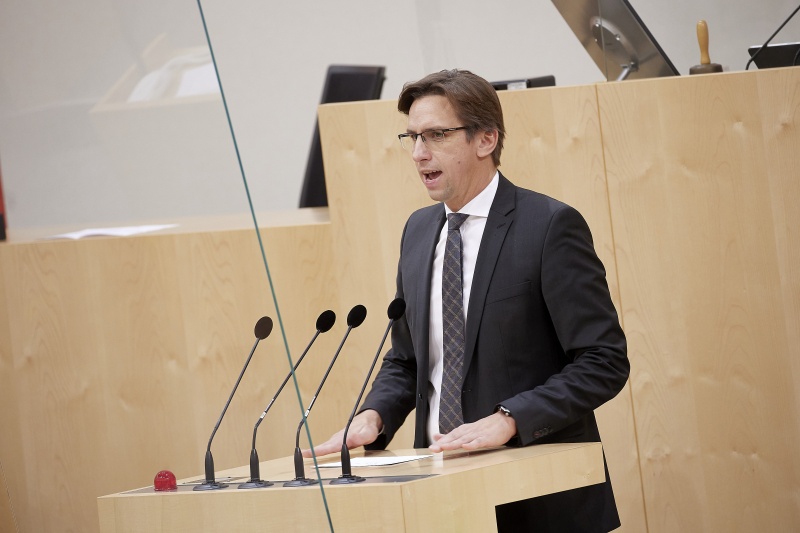 Am Rednerpult Nationalratsabgeordneter Joachim Schnabel (ÖVP)