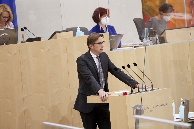 Am Rednerpult Nationalratsabgeordneter Joachim Schnabel (ÖVP)