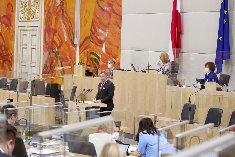 Am Rednerpult Nationalratsabgeordneter Johann Weber (ÖVP)